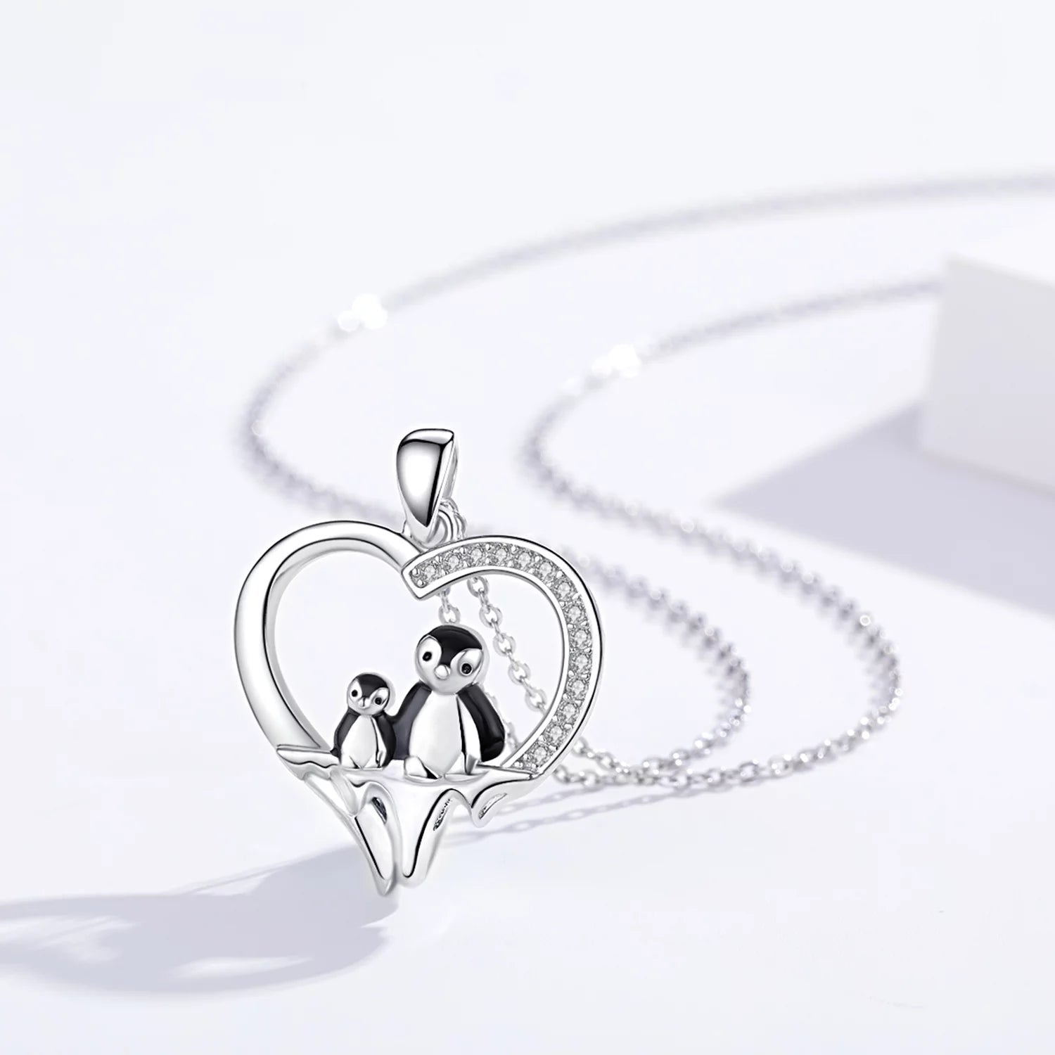 Penguin Necklace for Women Girls 925 Sterling Silver Mama Mom Necklace Heart Penguin Pendant Necklace Cute Animal Necklace Mother Necklace Penguin Jewelry Gifts for Mother'S Day